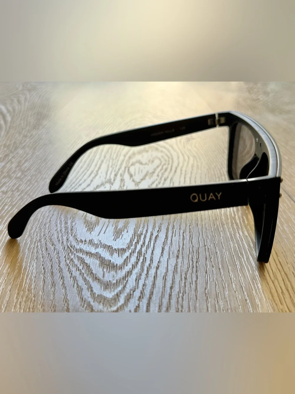 QUAY x KYLIE Limited Ed Sunglasses + Original Protective Pouch